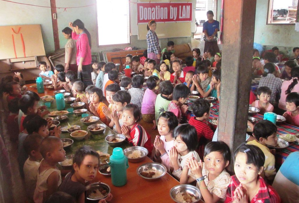 途上国の子供達を長年支援しています
