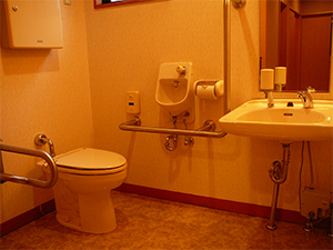 広い個室のお手洗いもあります